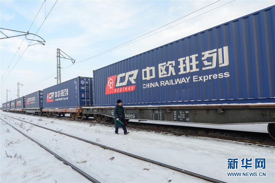 （壯麗70年&middot;奮斗新時代&mdash;&mdash;共和國發(fā)展成就巡禮&middot;圖文互動）（12）旭日映天山　邊疆展新顏&mdash;&mdash;新中國成立70年新疆改革發(fā)展巡禮