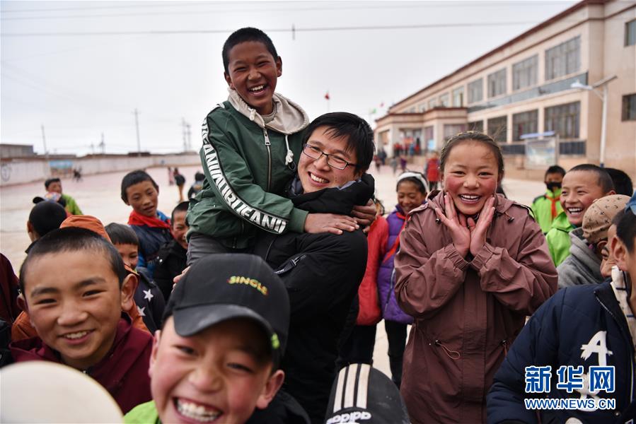 （不忘初心、牢記使命&middot;圖文互動）（1）青春之花綻放五千米云端&mdash;&mdash;記扎根海拔最高縣小學(xué)教師夫妻杜安東、曹曉花