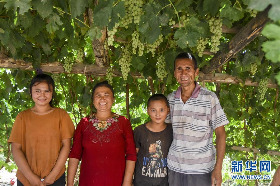 （壯麗70年&middot;奮斗新時(shí)代&mdash;&mdash;共和國發(fā)展成就巡禮&middot;圖文互動(dòng)）（6）鑄劍為犁造綠洲 安邊固疆筑&ldquo;長城&rdquo;&mdash;&mdash;新疆生產(chǎn)建設(shè)兵團(tuán)維穩(wěn)戍邊改革發(fā)展紀(jì)實(shí)