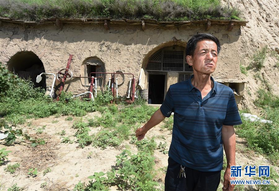 （新華全媒頭條&middot;壯麗70年&middot;奮斗新時(shí)代&mdash;&mdash;記者再走長征路&middot;圖文互動(dòng)）（2）紅星，從這里照耀中國&mdash;&mdash;陜北見證中國革命的歷史轉(zhuǎn)折