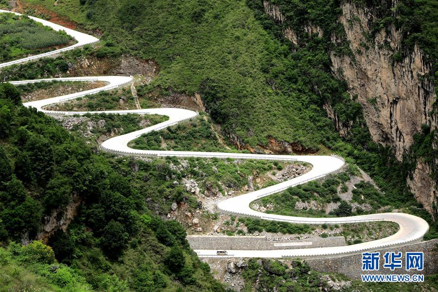 （在習(xí)近平新時(shí)代中國(guó)特色社會(huì)主義思想指引下&mdash;&mdash;新時(shí)代新作為新篇章&middot;總書記關(guān)心的百姓身邊事&middot;圖文互動(dòng)）（2）&ldquo;四好農(nóng)村路&rdquo;：通向幸福，通向遠(yuǎn)方