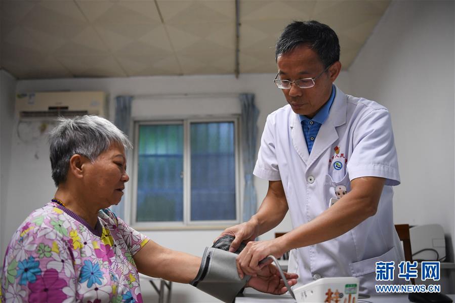 （新華全媒頭條&middot;圖文互動(dòng)）（3）伶仃洋邊&ldquo;守門&rdquo;人&mdash;&mdash;記堅(jiān)守海島32年的黨員醫(yī)生王桂湘