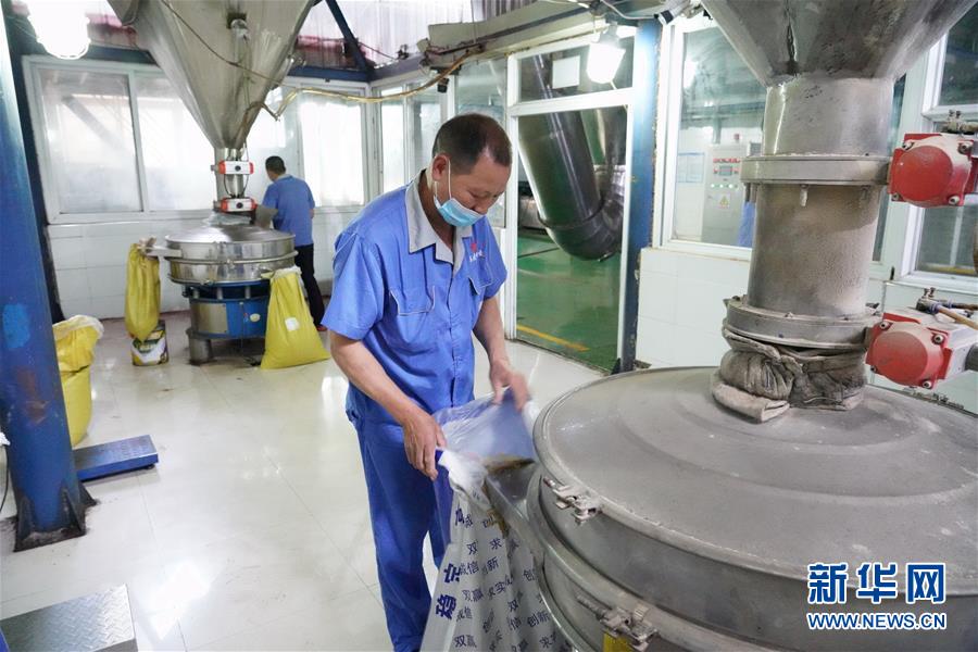 （在習(xí)近平新時代中國特色社會主義思想指引下&mdash;&mdash;新時代新作為新篇章&middot;總書記關(guān)心的百姓身邊事&middot;圖文互動）（2）大污染變身&ldquo;大寶藏&rdquo;：治理畜禽糞污，他們這樣干！