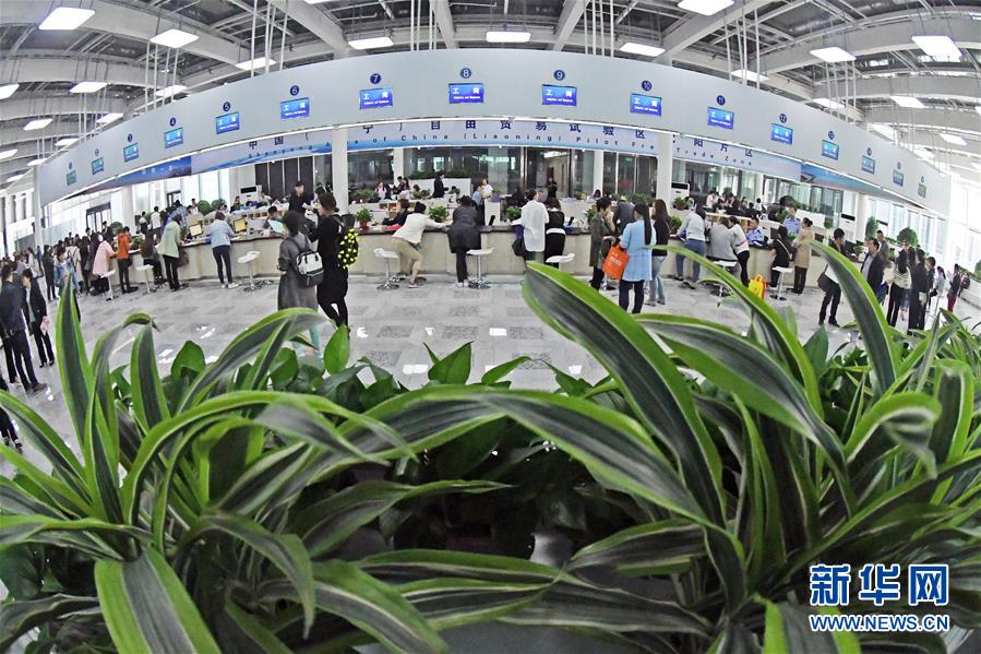 (新華全媒頭條·壯麗70年 奮斗新時代——推動高質(zhì)量發(fā)展調(diào)研行·圖文互動)(1)潮平兩岸闊 奮楫正當(dāng)時——來自遼寧的高質(zhì)量發(fā)展實(shí)踐