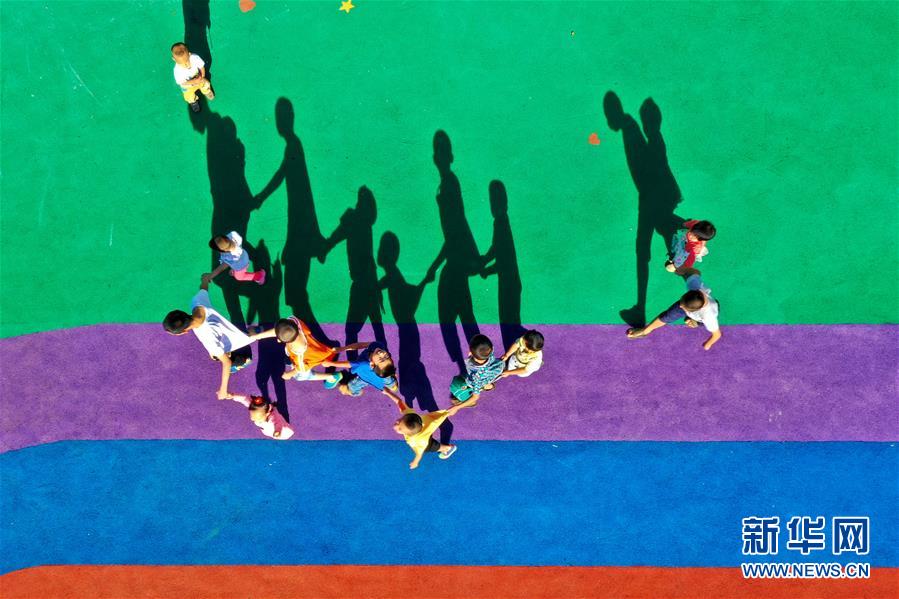 （在習(xí)近平新時代中國特色社會主義思想指引下&mdash;&mdash;新時代新作為新篇章&middot;總書記關(guān)心的百姓身邊事&middot;圖文互動）（3）特別的愛，給特別的你&mdash;&mdash;特殊教育的別樣風(fēng)景