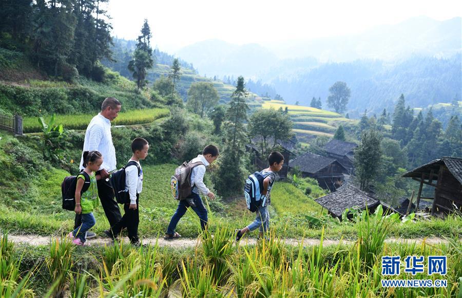 （圖片故事）（11）深山&middot;村小&middot;三十七年