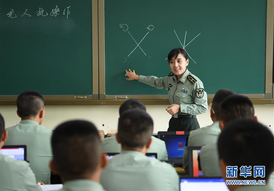 （圖文互動(dòng)）（2）歷史的見(jiàn)證&mdash;&mdash;陸軍邊海防學(xué)院維吾爾族女講師其曼古力一家三代守疆固邊記事