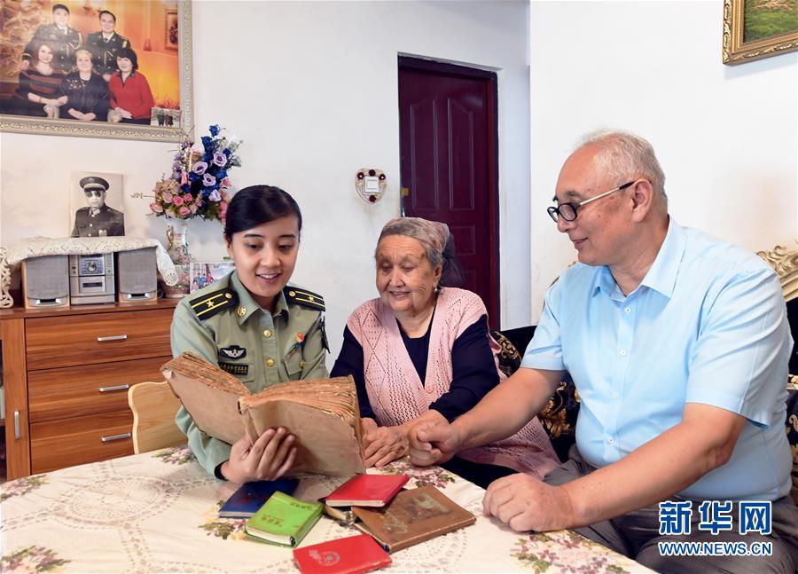 （圖文互動(dòng)）（3）歷史的見(jiàn)證&mdash;&mdash;陸軍邊海防學(xué)院維吾爾族女講師其曼古力一家三代守疆固邊記事