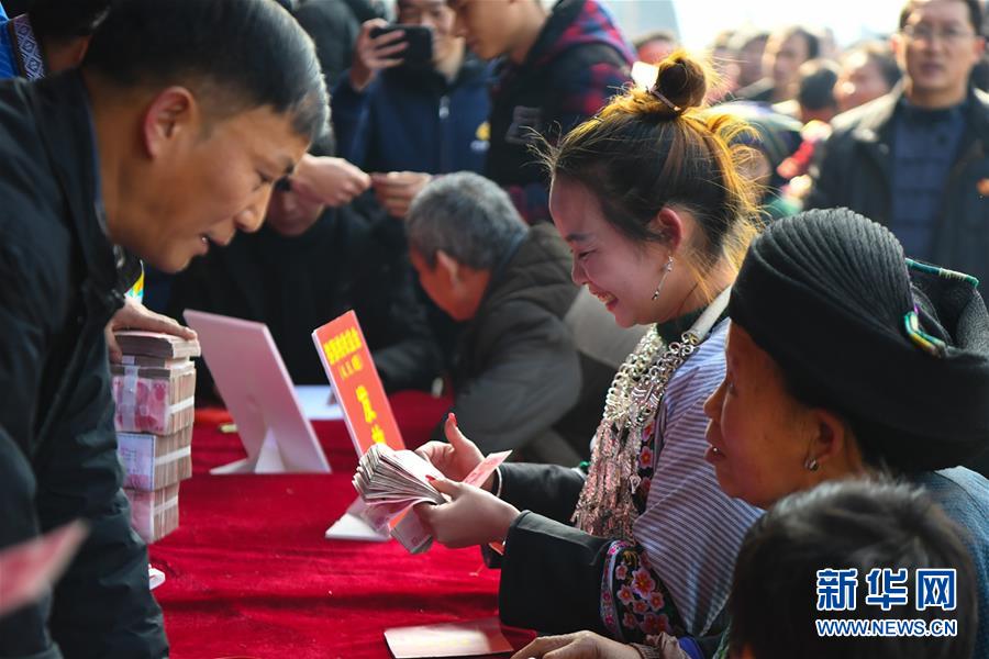 （集中連片特困地區(qū)貧困村調(diào)研行&middot;圖文互動）（3）精準(zhǔn)扶貧結(jié)出&ldquo;幸福果&rdquo;&mdash;&mdash;湖南花垣縣十八洞村脫貧調(diào)查