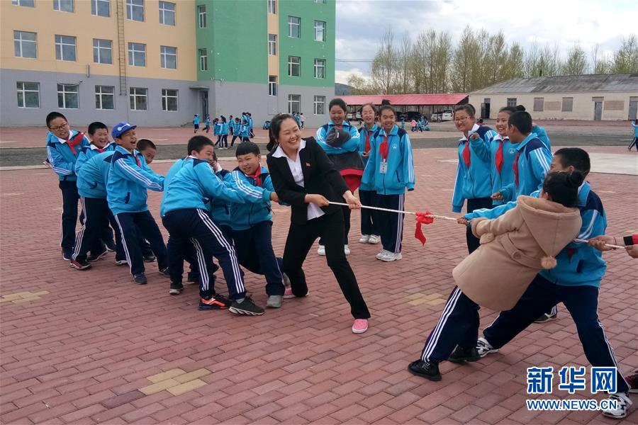 （不忘初心、牢記使命&middot;圖文互動）（3）鄉(xiāng)村教師袁艷敏：點亮山區(qū)孩子的夢
