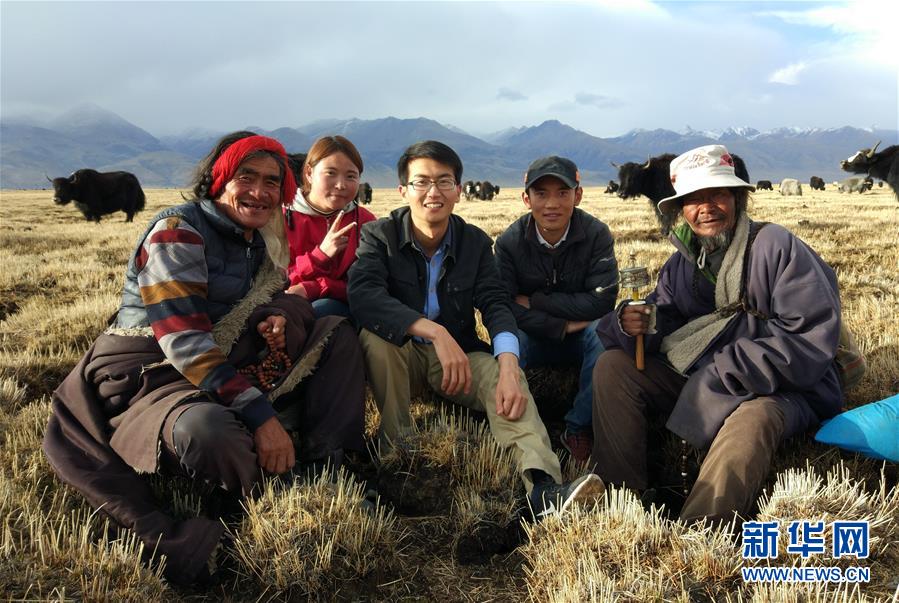 （在習(xí)近平新時代中國特色社會主義思想指引下&mdash;&mdash;新時代新作為新篇章&middot;總書記關(guān)心的百姓身邊事&middot;圖文互動)（1）&ldquo;我走進(jìn)大山，是為了讓你走出大山&rdquo;&mdash;&mdash;大學(xué)生支教故事