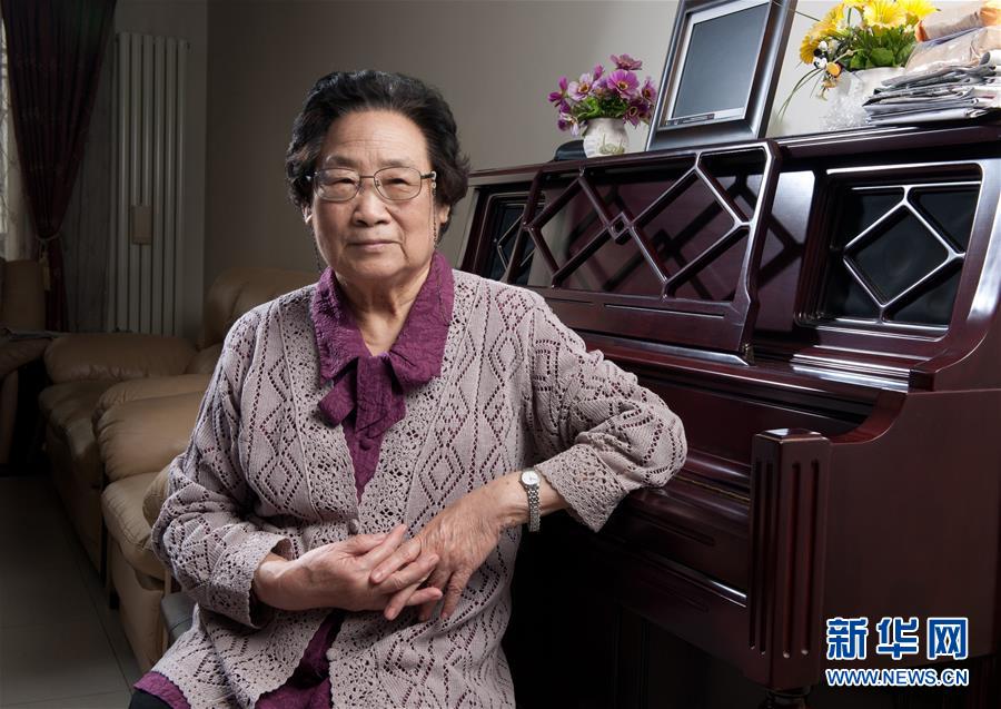 (壯麗70年·奮斗新時(shí)代——共和國(guó)榮光·圖文互動(dòng))(1)屠呦呦:與青蒿結(jié)緣 用中醫(yī)藥造福世界