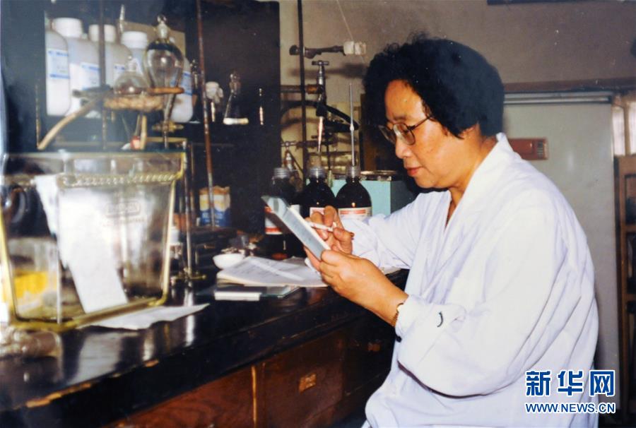 (壯麗70年·奮斗新時(shí)代——共和國(guó)榮光·圖文互動(dòng))(2)屠呦呦:與青蒿結(jié)緣 用中醫(yī)藥造福世界
