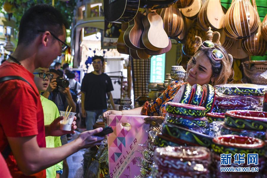 （新華全媒頭條&middot;圖文互動(dòng)）（4）同心筑夢映天山&mdash;&mdash;新疆70年改革發(fā)展穩(wěn)定述評