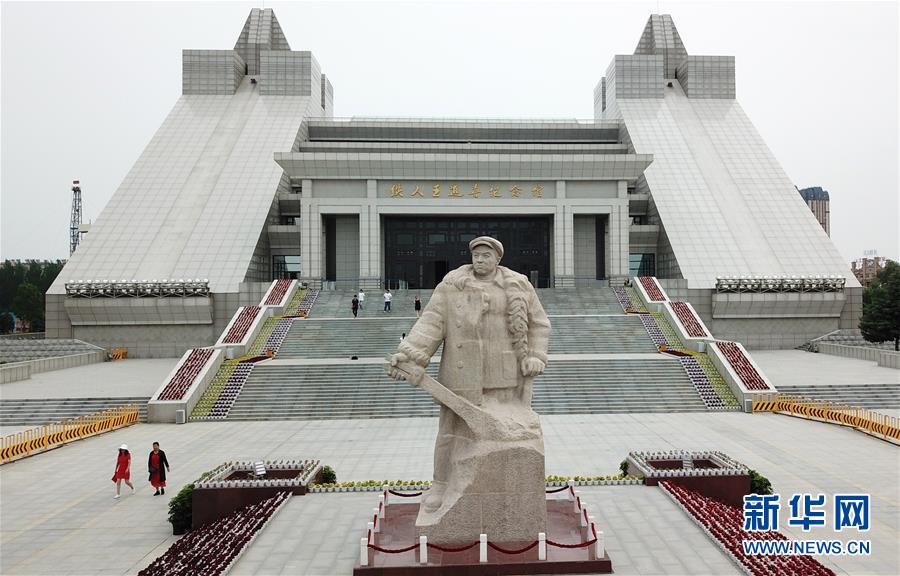 (圖文互動(dòng))(12)當(dāng)好標(biāo)桿旗幟 建設(shè)百年油田——寫在大慶油田發(fā)現(xiàn)60周年之際