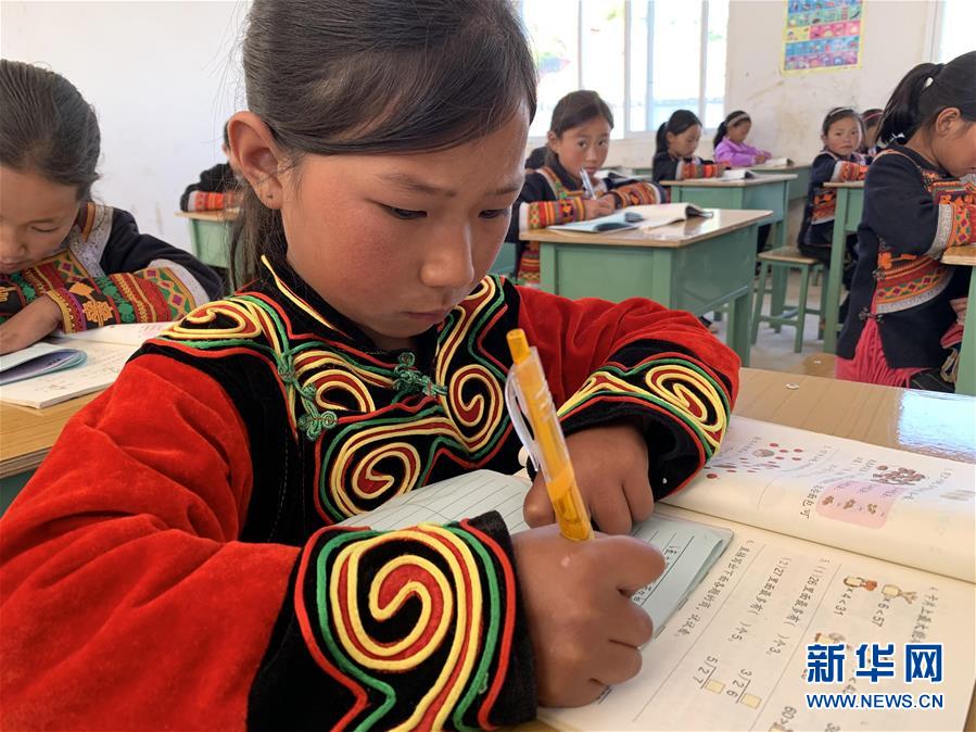 （新華全媒頭條&middot;圖文互動(dòng)）（3）讓各民族手足相親守望相助&mdash;&mdash;以習(xí)近平同志為核心的黨中央關(guān)心少數(shù)民族和民族工作紀(jì)實(shí)