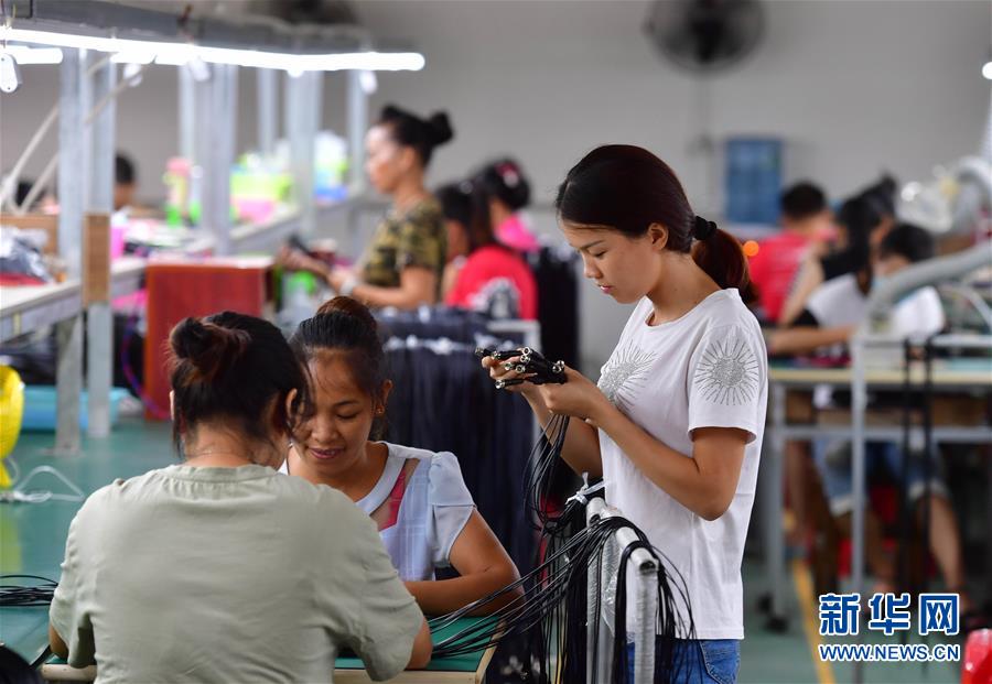 (新華全媒頭條·圖文互動(dòng))(4)中國道路越走越寬廣——社會(huì)主義中國實(shí)踐啟示錄