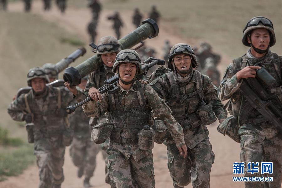 （新華全媒頭條&middot;圖文互動(dòng)）（13）沿著中國特色強(qiáng)軍之路闊步前進(jìn)&mdash;&mdash;黨中央、中央軍委領(lǐng)導(dǎo)推進(jìn)國防和軍隊(duì)建設(shè)70年紀(jì)實(shí)