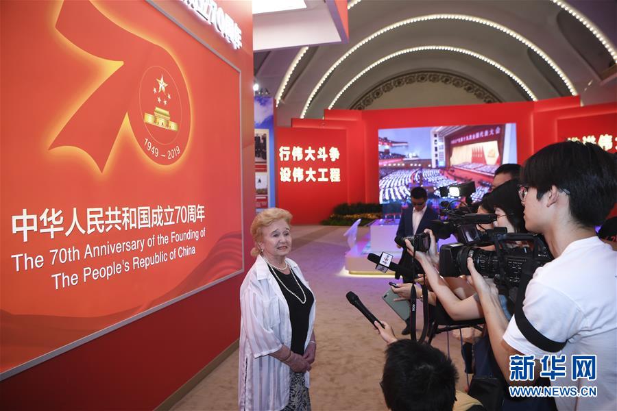 （圖文互動(dòng)）（2）讓友誼輝映未來(lái)&mdash;&mdash;記&ldquo;友誼勛章&rdquo;獲得者及代表參觀慶祝中華人民共和國(guó)成立70周年大型成就展