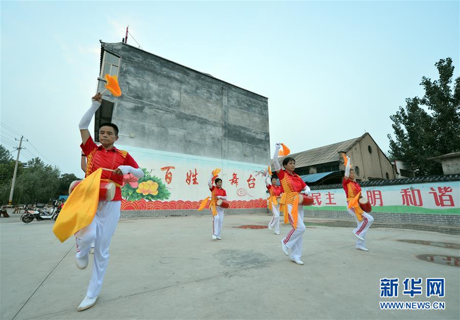 (在習近平新時代中國特色社會主義思想指引下——新時代新作為新篇章·總書記關(guān)心的百姓身邊事·圖文互動)(4)讓鄉(xiāng)村社會既充滿活力又和諧有序——中國鄉(xiāng)村治理呈現(xiàn)新局面