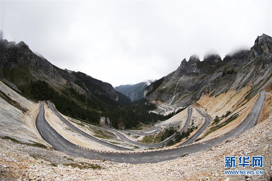（新華全媒頭條&middot;決戰(zhàn)決勝脫貧攻堅&middot;圖文互動）（6）為了人與自然和諧共生&mdash;&mdash;云南&ldquo;三江并流&rdquo;地區(qū)決戰(zhàn)精準(zhǔn)脫貧的&ldquo;生態(tài)畫卷&rdquo;