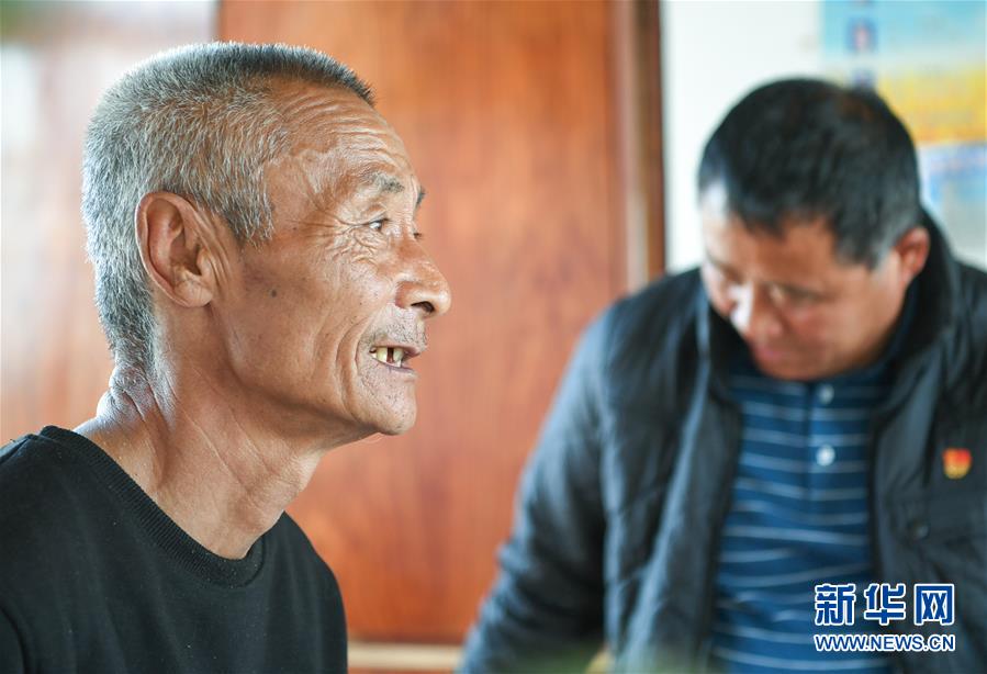 (在習(xí)近平新時(shí)代中國特色社會(huì)主義思想指引下——新時(shí)代新作為新篇章·總書記關(guān)心的百姓身邊事·圖文互動(dòng))(2)一本“村官”日記里的扶貧路——小故事里的大情懷之四