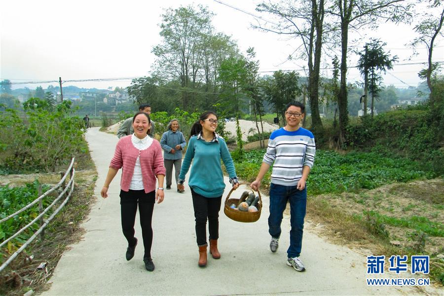 (新華全媒頭條·時(shí)代先鋒·圖文互動(dòng))(1)換得秋實(shí)一夏花——追記基層青年紀(jì)檢監(jiān)察干部李夏