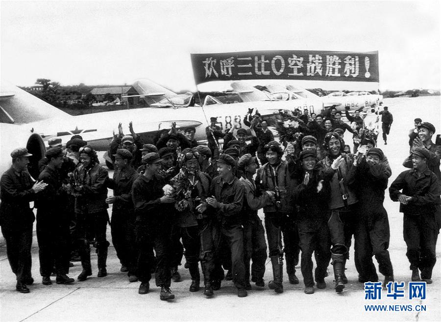 （新華全媒頭條&middot;人民空軍70年&middot;圖文互動）（4）陽光照耀奮飛的航程&mdash;&mdash;黨中央、中央軍委和習(xí)主席關(guān)心人民空軍建設(shè)發(fā)展紀(jì)實