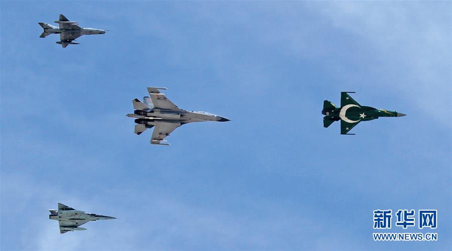 （新華全媒頭條&middot;人民空軍70年&middot;圖文互動）（8）陽光照耀奮飛的航程&mdash;&mdash;黨中央、中央軍委和習(xí)主席關(guān)心人民空軍建設(shè)發(fā)展紀(jì)實