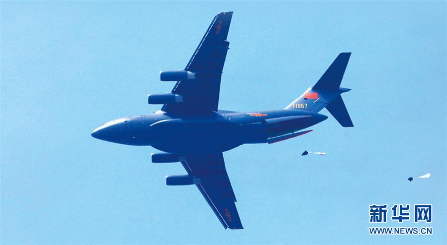 （新華全媒頭條&middot;人民空軍70年&middot;圖文互動）（10）陽光照耀奮飛的航程&mdash;&mdash;黨中央、中央軍委和習(xí)主席關(guān)心人民空軍建設(shè)發(fā)展紀(jì)實