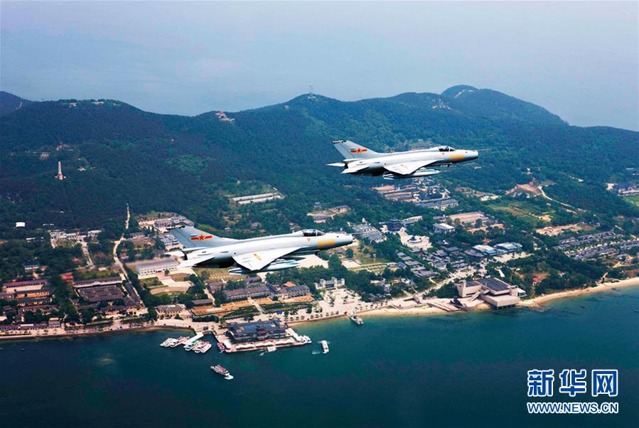 （新華全媒頭條&middot;人民空軍70年&middot;圖文互動）（11）陽光照耀奮飛的航程&mdash;&mdash;黨中央、中央軍委和習(xí)主席關(guān)心人民空軍建設(shè)發(fā)展紀(jì)實