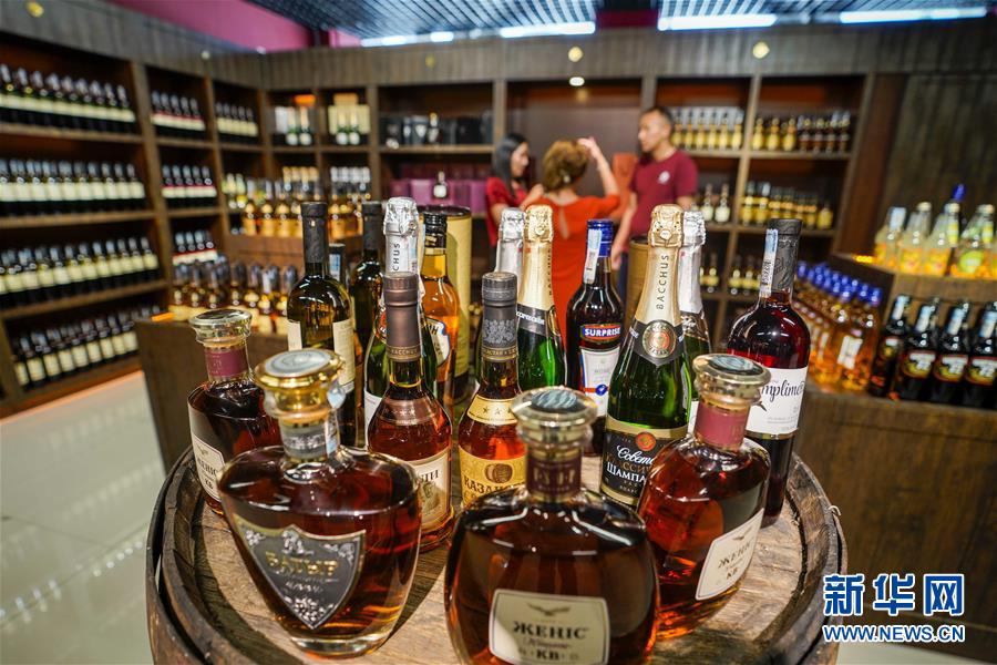 （在習(xí)近平新時代中國特色社會主義思想指引下&mdash;&mdash;新時代新作為新篇章&middot;總書記關(guān)切開放事&middot;圖文互動）（4）開放，讓迢迢邊關(guān)擁有穩(wěn)穩(wěn)幸福&mdash;&mdash;來自內(nèi)陸沿邊開放小城的故事