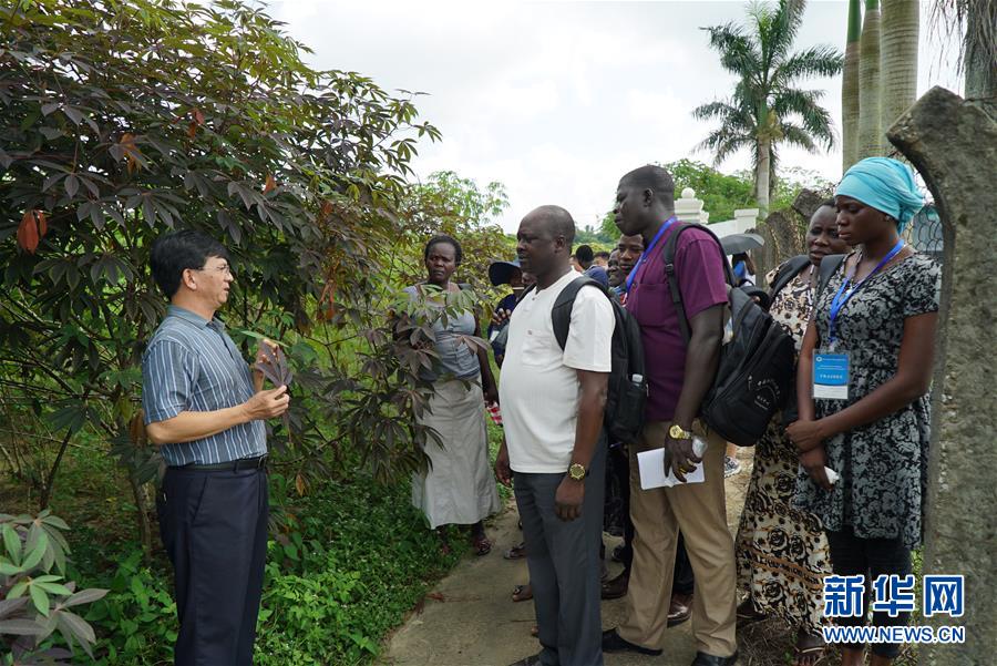 (在習(xí)近平新時(shí)代中國(guó)特色社會(huì)主義思想指引下——新時(shí)代新作為新篇章·總書(shū)記關(guān)切開(kāi)放事·圖文互動(dòng))(6)來(lái)中國(guó)“學(xué)種地”的“洋學(xué)生”