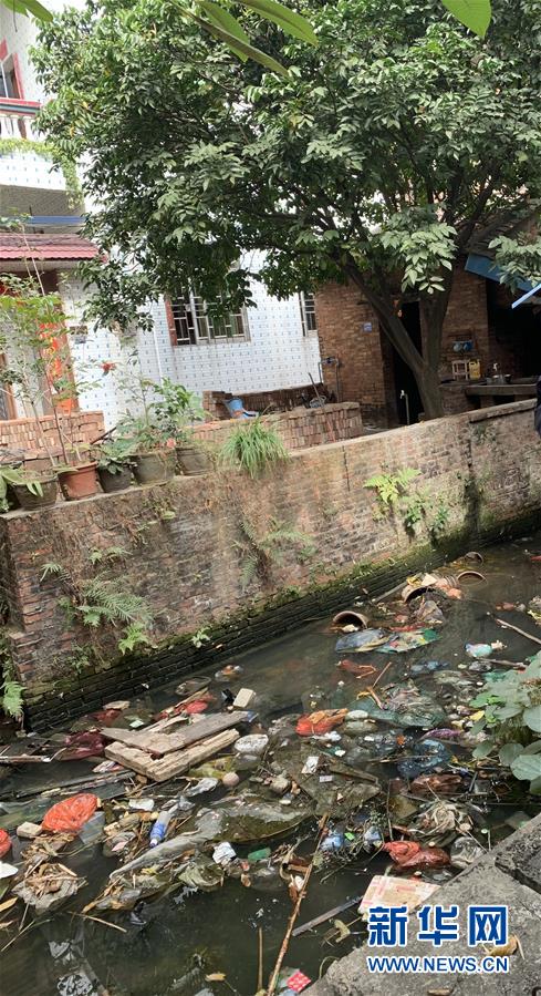 （圖文互動）（2）河長職責寫得明明白白，條條舉措無一落實&mdash;&mdash;國務院檢查組暗訪核查佛山一農(nóng)村河涌黑臭十余年無人管理
