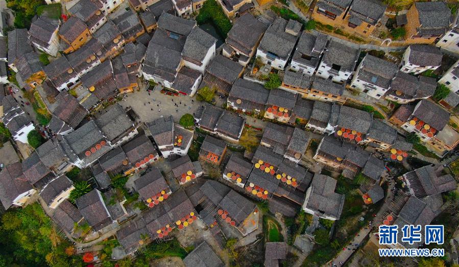 （圖文互動）（1）鄉(xiāng)村攝影師、鄉(xiāng)村&ldquo;模特&rdquo;、民宿店主&mdash;&mdash;鄉(xiāng)村旅游推動婺源農(nóng)民生活方式發(fā)生新變化