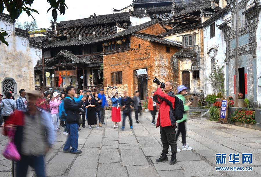 （圖文互動）（11）鄉(xiāng)村攝影師、鄉(xiāng)村&ldquo;模特&rdquo;、民宿店主&mdash;&mdash;鄉(xiāng)村旅游推動婺源農(nóng)民生活方式發(fā)生新變化