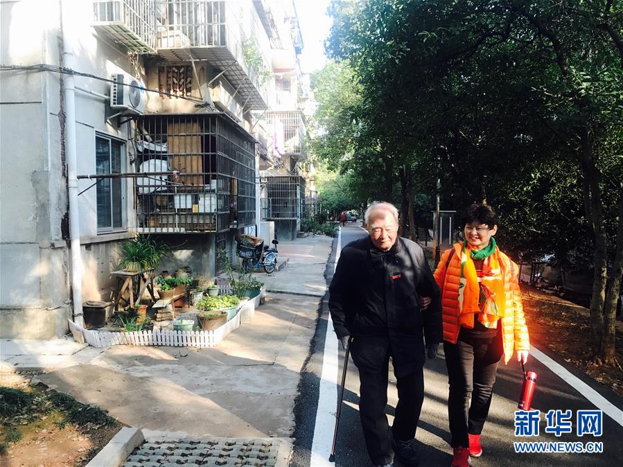 （新華全媒頭條&middot;圖文互動(dòng)）（8）滄海橫流 信仰彌堅(jiān)&mdash;&mdash;記共產(chǎn)黨員、湘潭大學(xué)九旬教授滄南