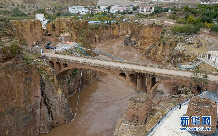 （新華全媒頭條&middot;圖文互動(dòng)）（6）格桑花開滿天路&mdash;&mdash;寫在川藏公路通車65周年之際