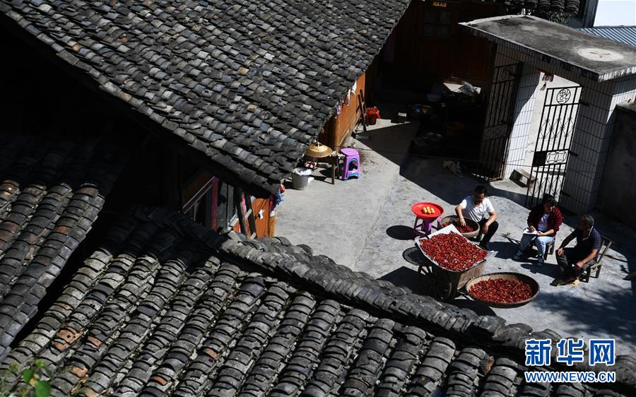 （新華全媒頭條&middot;圖文互動(dòng)）（3）干部去哪兒了？&mdash;&mdash;貴州干部大規(guī)模下沉脫貧攻堅(jiān)一線紀(jì)實(shí)