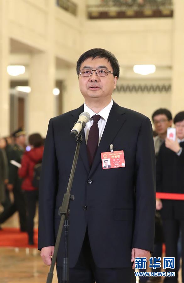 （兩會(huì)&middot;面對(duì)面）（1）全國(guó)人大代表接受采訪(fǎng)