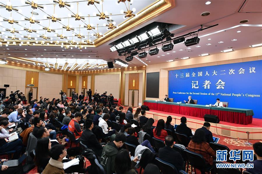 (兩會(huì)·XHDW)(2)國(guó)務(wù)院扶貧辦主任劉永富就“攻堅(jiān)克難——堅(jiān)決打贏(yíng)脫貧攻堅(jiān)戰(zhàn)”答記者問(wèn)