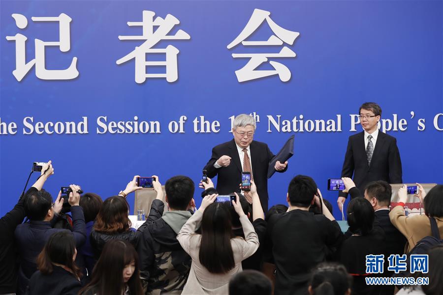 (兩會(huì))(5)國(guó)務(wù)院扶貧辦主任劉永富就“攻堅(jiān)克難——堅(jiān)決打贏脫貧攻堅(jiān)戰(zhàn)”答記者問