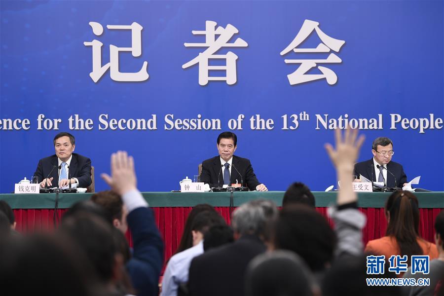 （兩會&middot;XHDW）（11）商務(wù)部部長鐘山等就&ldquo;促進形成強大國內(nèi)市場 推動全方位對外開放&rdquo;答記者問