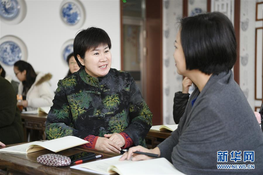 (兩會(huì)·圖片故事)(7)全國人大代表馬恒燕:讓城鄉(xiāng)學(xué)生共享“互聯(lián)網(wǎng)+教育”優(yōu)質(zhì)資源