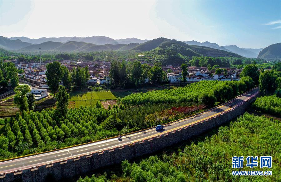 （新華全媒頭條&middot;圖文互動(dòng)）（6）上下同心再出發(fā)&mdash;&mdash;習(xí)近平總書記同出席2019年全國兩會(huì)人大代表、政協(xié)委員共商國是紀(jì)實(shí)