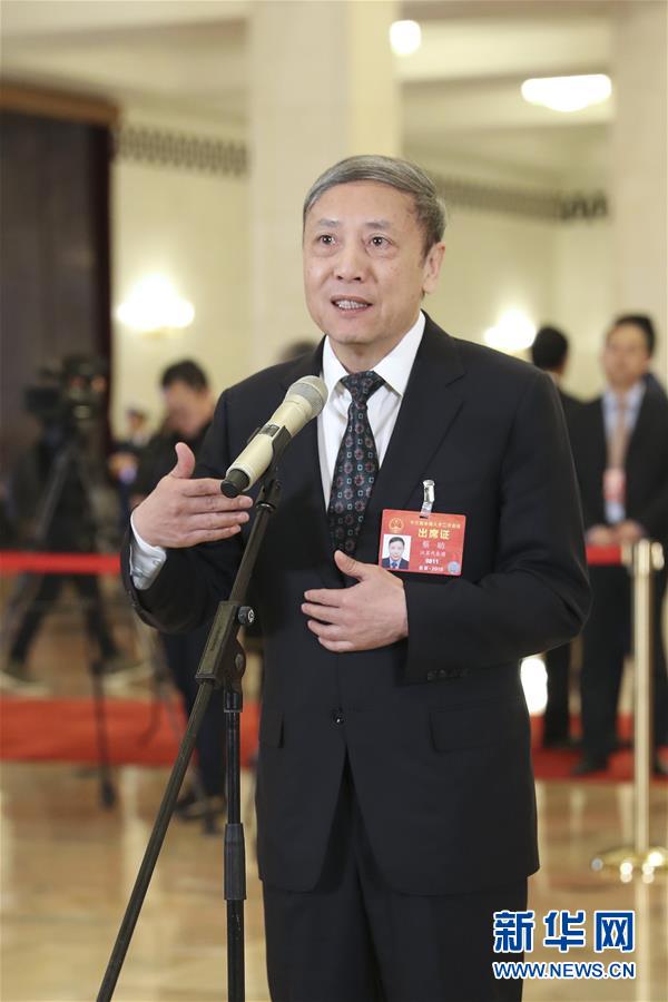 （兩會(huì)&middot;面對(duì)面&middot;XHDW）（1）全國(guó)人大代表接受采訪(fǎng)
