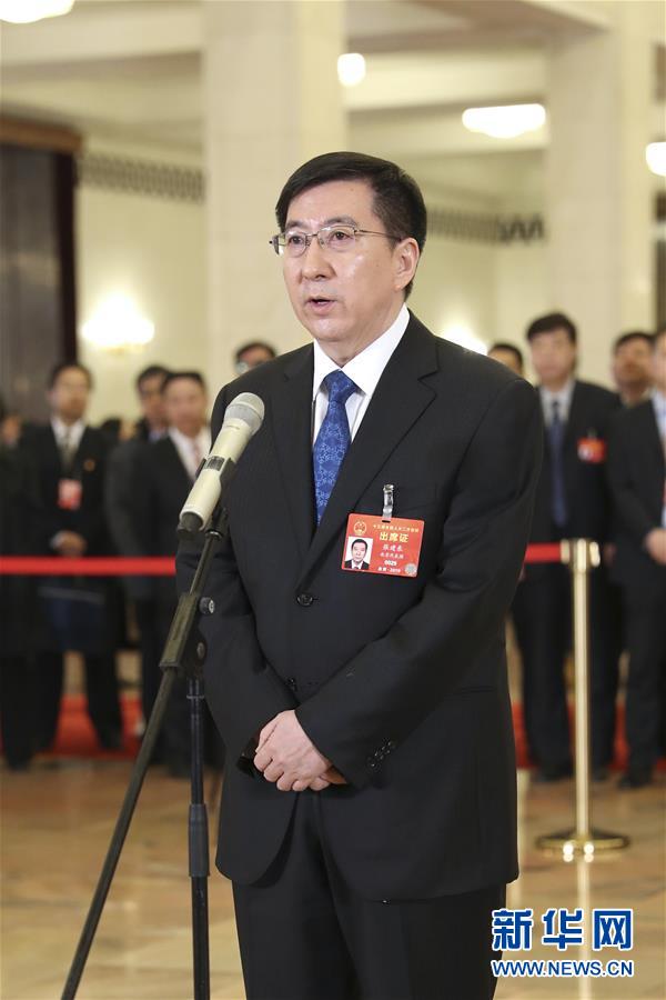 （兩會(huì)&middot;面對(duì)面&middot;XHDW）（11）全國(guó)人大代表接受采訪