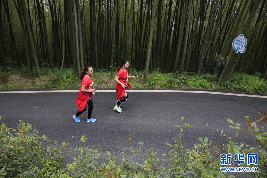 （新華全媒頭條&middot;圖文互動(dòng)）（6）深入推進(jìn)大保護(hù) 打造引領(lǐng)高質(zhì)量發(fā)展生力軍&mdash;&mdash;推動(dòng)長(zhǎng)江經(jīng)濟(jì)帶發(fā)展座談會(huì)召開四年間