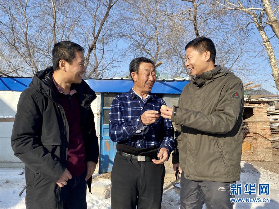 （在習近平新時代中國特色社會主義思想指引下&mdash;&mdash;新時代新作為新篇章&middot;總書記關切脫貧事&middot;決勝貧困&middot;圖文互動）（1）讓一方水土&ldquo;富養(yǎng)&rdquo;一方人&mdash;&mdash;扶貧特色產業(yè)惠及千家萬戶