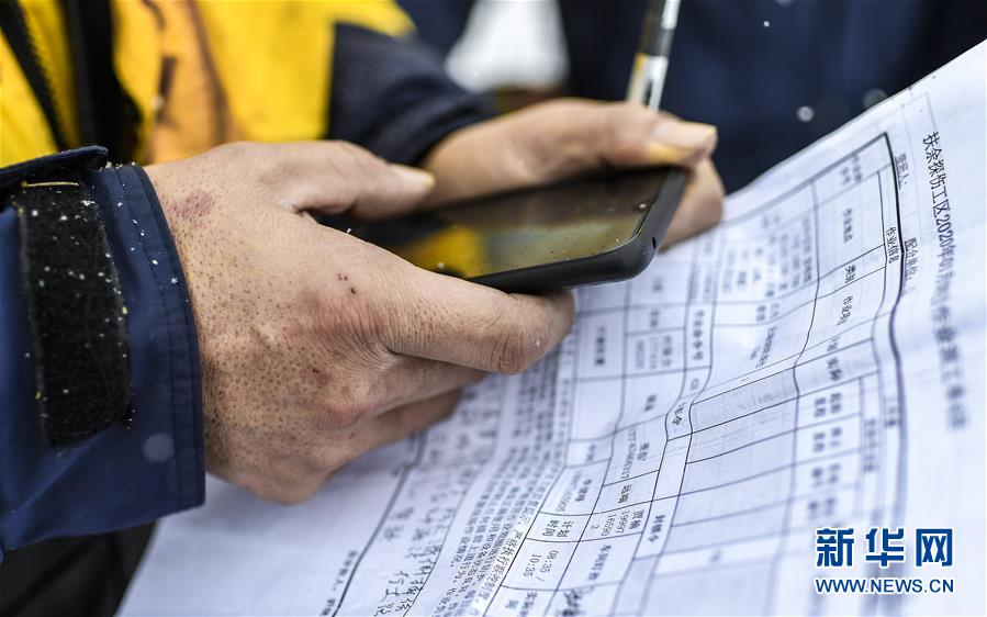 （新春走基層）（15）嚴(yán)寒下的&ldquo;鐵路醫(yī)生&rdquo;：風(fēng)雪中守護(hù)回家路